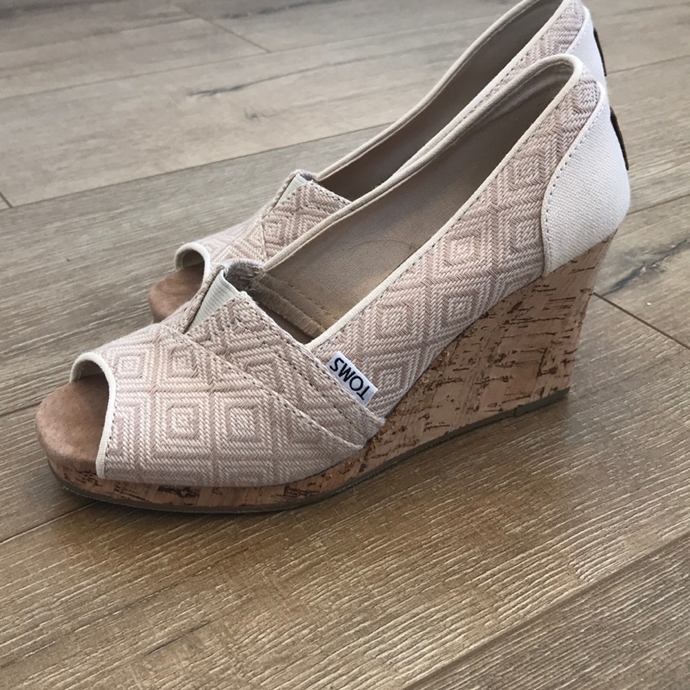 Neutral TOMS wedges